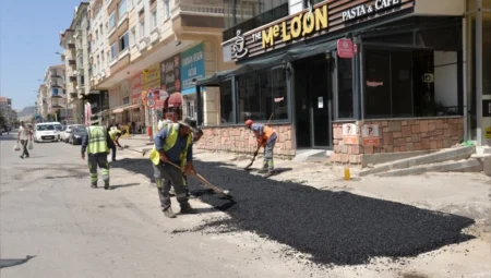 Kahramankazan’da yol ve kaldırım onarım çalışmaları devam ediyor